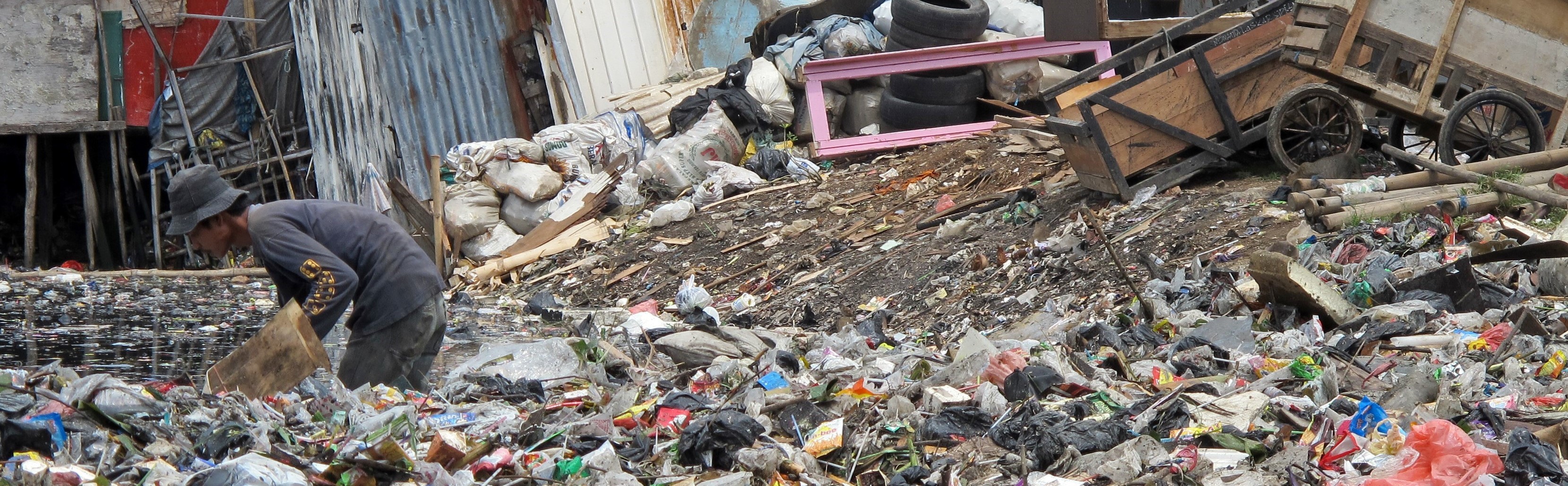 Main banner image showing man picking trash