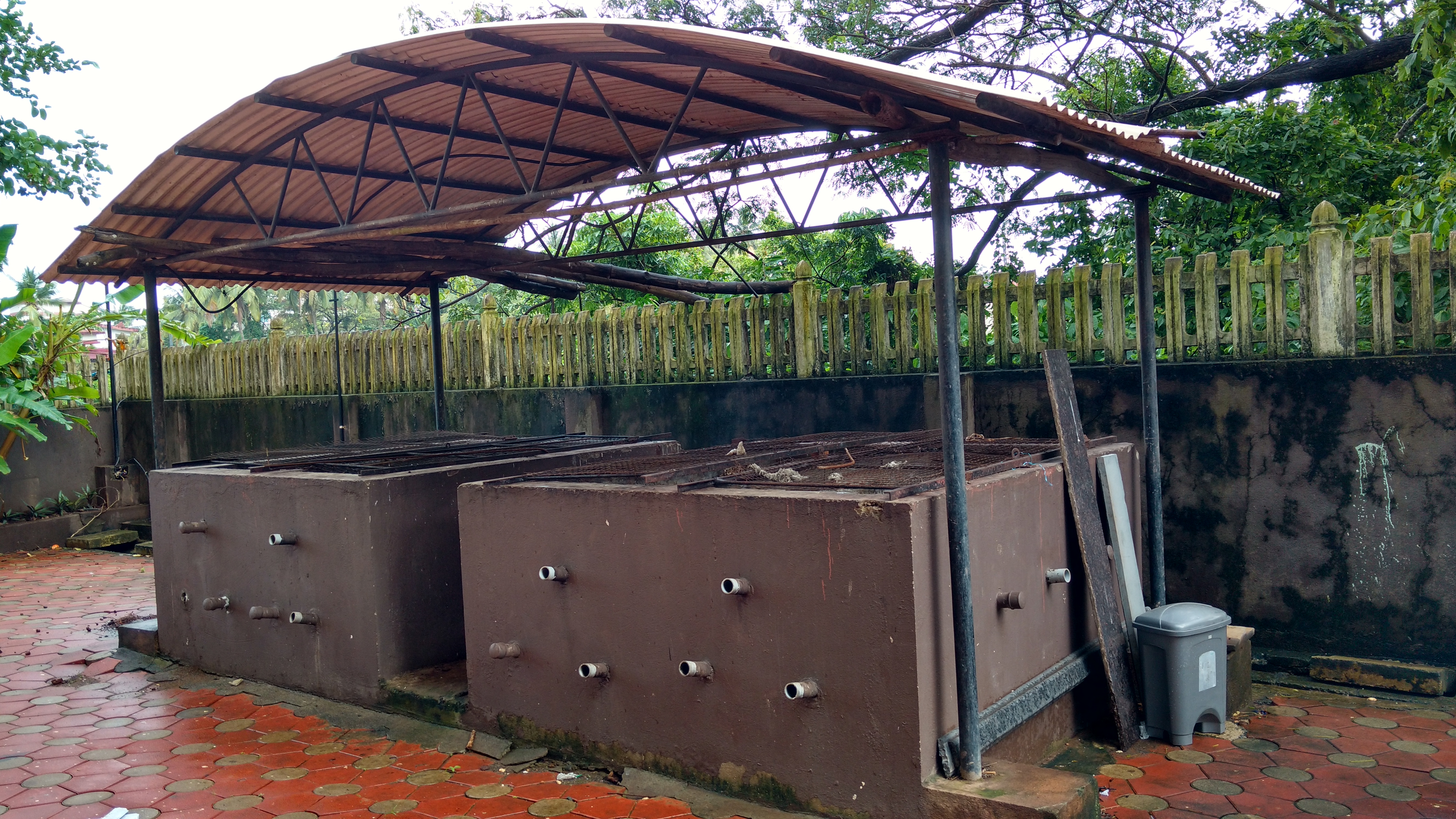 Decentralized composting unit in residential colony